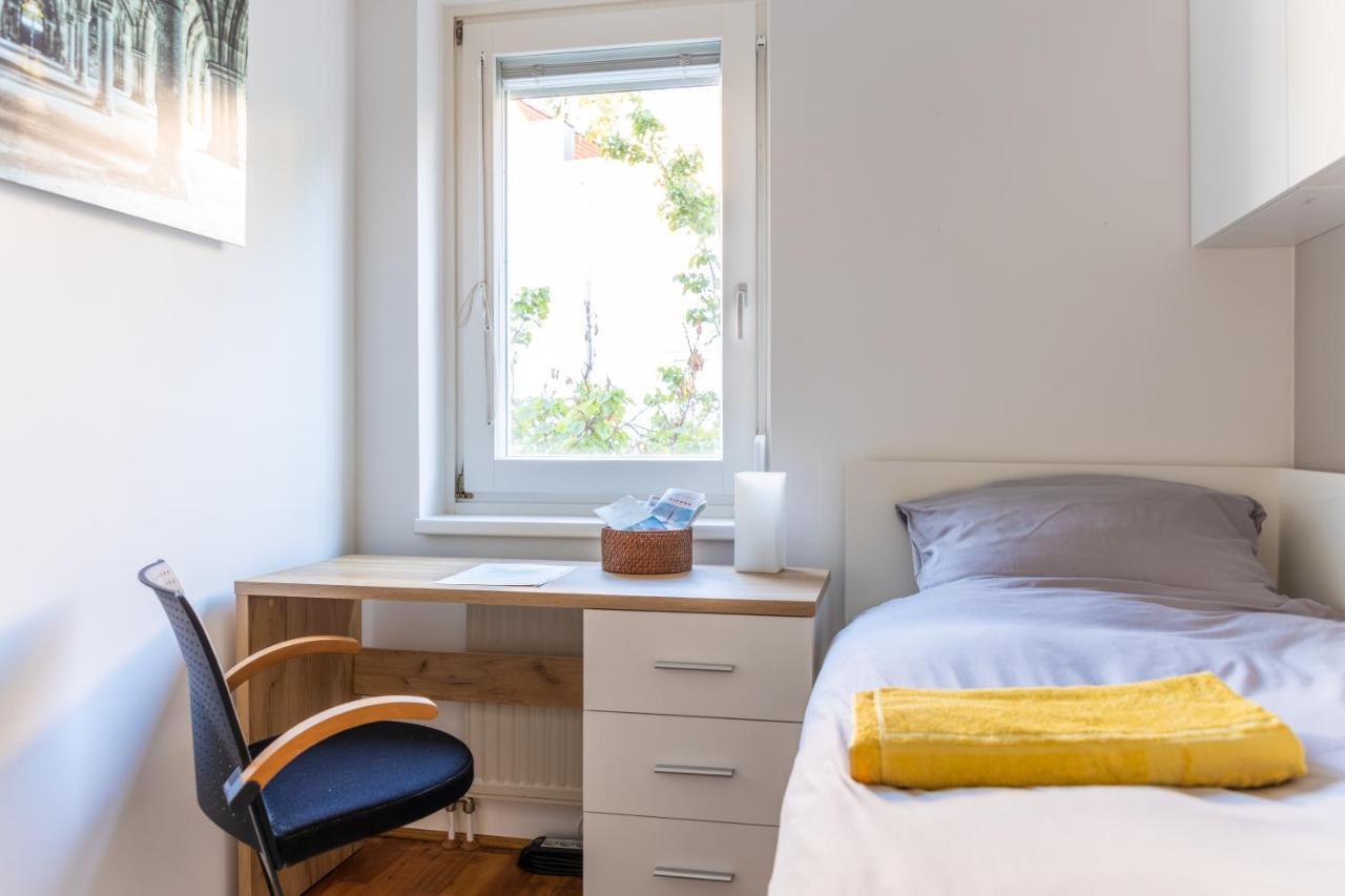 Town House Near Metro & Vienna City Center ภายนอก รูปภาพ