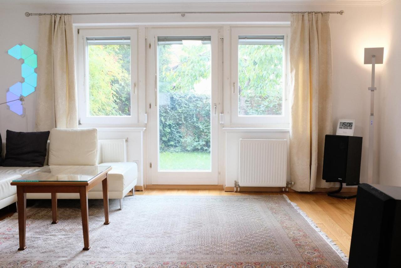 Town House Near Metro & Vienna City Center ภายนอก รูปภาพ