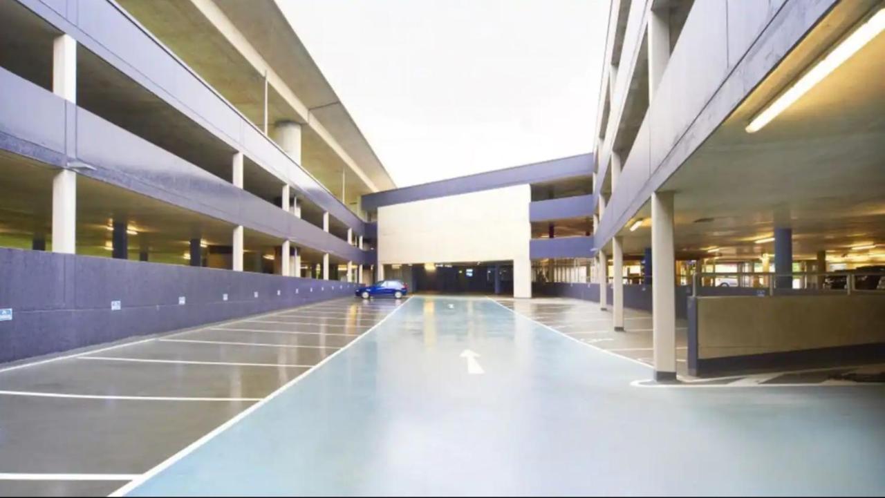 Town House Near Metro & Vienna City Center ภายนอก รูปภาพ