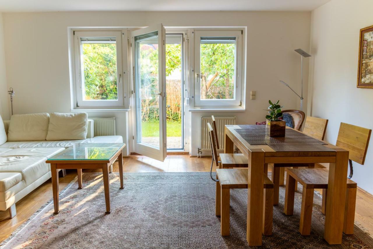 Town House Near Metro & Vienna City Center ภายนอก รูปภาพ