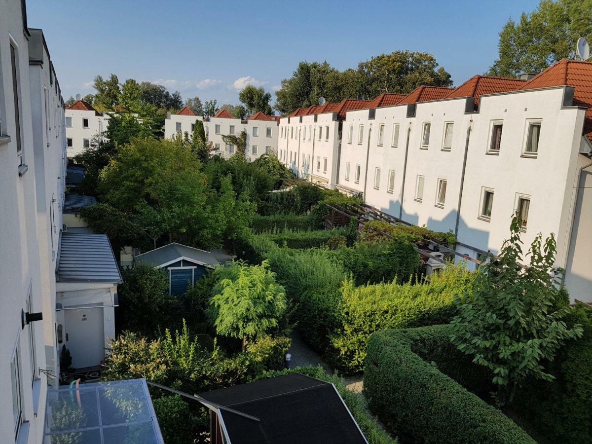 Town House Near Metro & Vienna City Center ภายนอก รูปภาพ